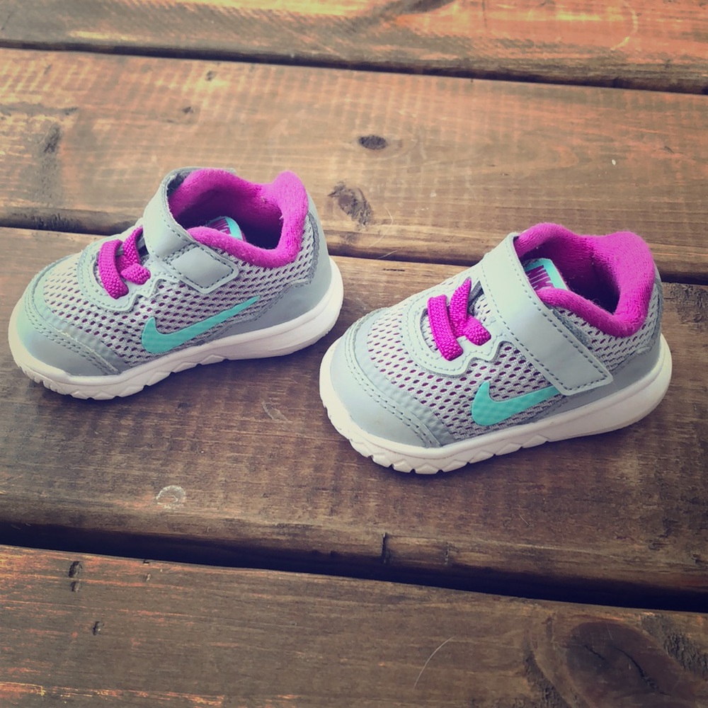 Infant Nike Shoes. Magenta&Turquoise.